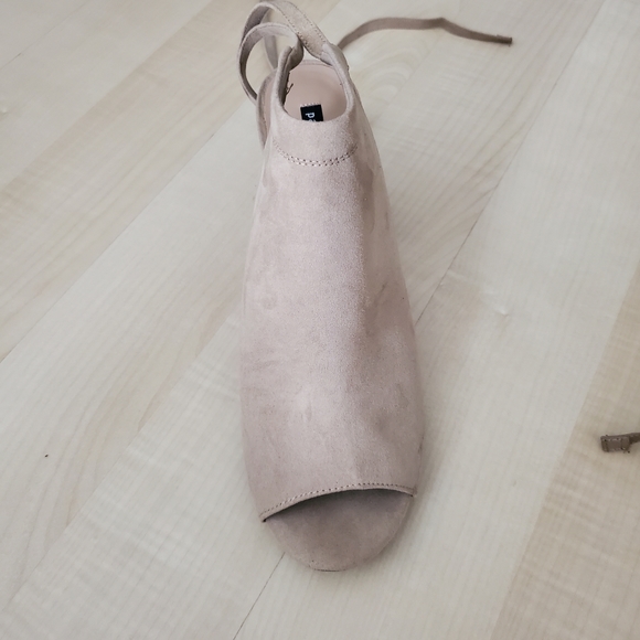 Parker And Sky Open Toe Tan Shoe Size 11 - Picture 4 of 10